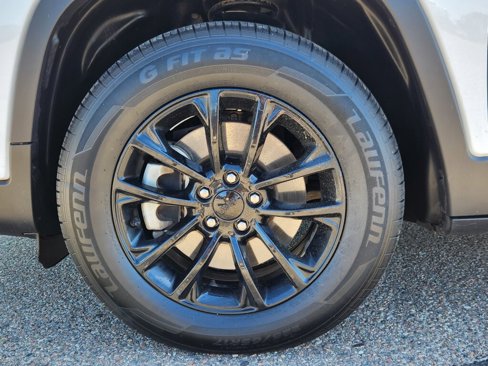 Used 2023 Jeep Cherokee Altitude Lux image 17