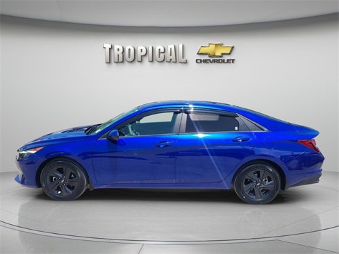 Used 2022 Hyundai Elantra SEL image 2