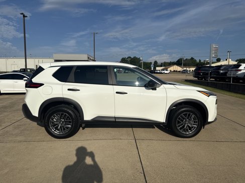 Used 2023 Nissan Rogue S image 8