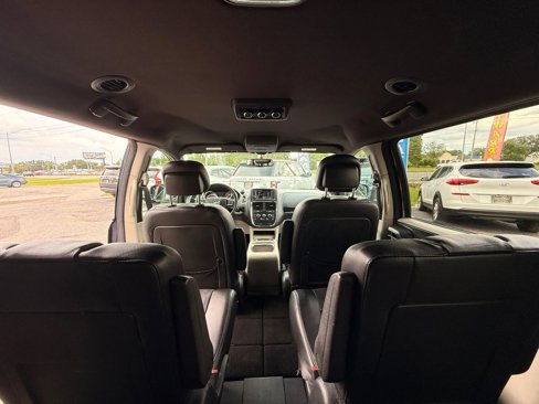 Used 2017 Dodge Grand Caravan SXT image 16