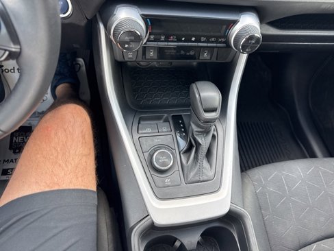 Used 2021 Toyota RAV4 XLE image 18