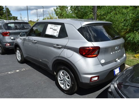 New 2025 Hyundai Venue SE image 2