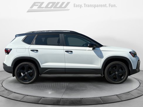 Used 2025 Volkswagen Taos SE image 8
