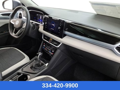 Used 2025 Volkswagen Taos SE w/ Panoramic Sunroof Package image 20