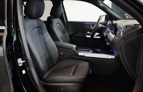 Used 2025 Mercedes-Benz GLB 250 4MATIC image 19