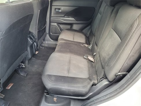 Used 2019 Mitsubishi Outlander ES image 15
