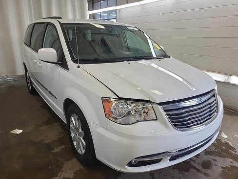 Used 2016 Chrysler Town & Country Touring image 3