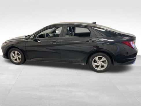 Used 2021 Hyundai Elantra SE image 3