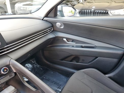 Certified 2023 Hyundai Elantra SEL image 17