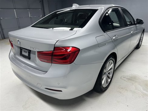 Used 2018 BMW 320i xDrive Sedan w/ Convenience Package image 7