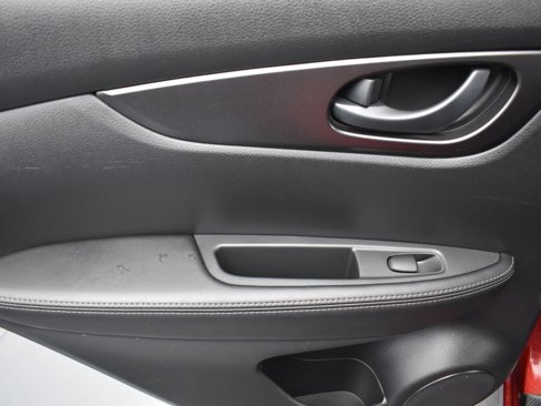 Used 2019 Nissan Rogue Sport S image 28