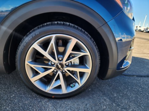 Used 2022 Kia Niro Touring Special Edition image 10