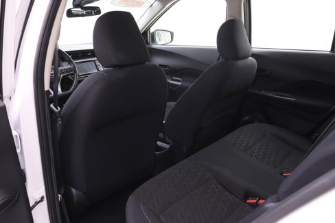 Used 2022 Nissan Kicks S image 10