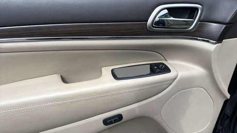 Used 2015 Jeep Grand Cherokee Overland image 12
