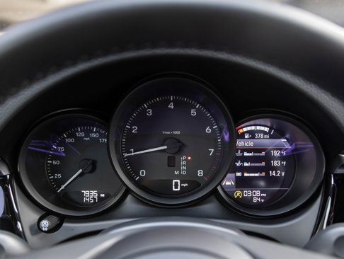 Certified 2024 Porsche Macan image 14