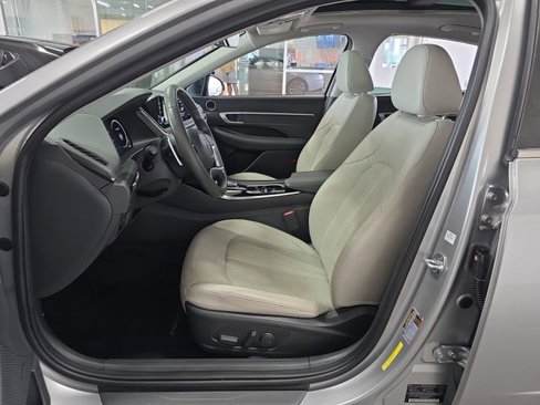 Used 2020 Hyundai Sonata Limited w/ Preferred Accessory Package image 4