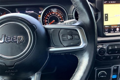 Used 2018 Jeep Wrangler Unlimited Sahara image 18