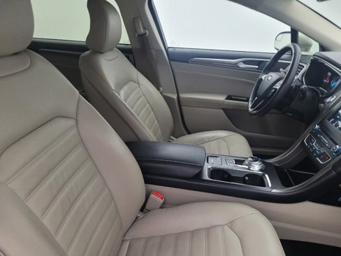 Used 2017 Ford Fusion SE w/ Fusion SE Technology Package image 21