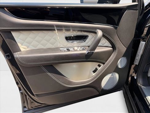 Used 2018 Bentley Bentayga image 15