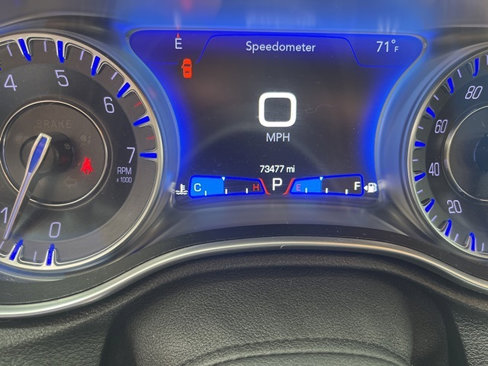Used 2019 Chrysler 300 Touring w/ Sport Appearance Package image 4