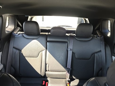 Used 2024 Jeep Compass Latitude image 10