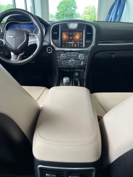 Used 2016 Chrysler 300 Limited image 21