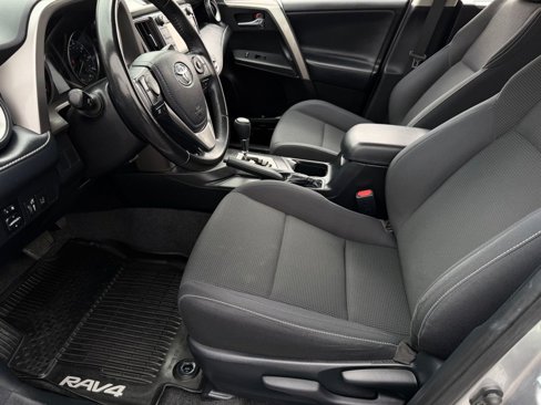 Used 2018 Toyota RAV4 XLE image 20