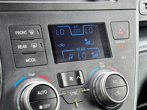 Used 2017 Toyota Sienna SE image 15