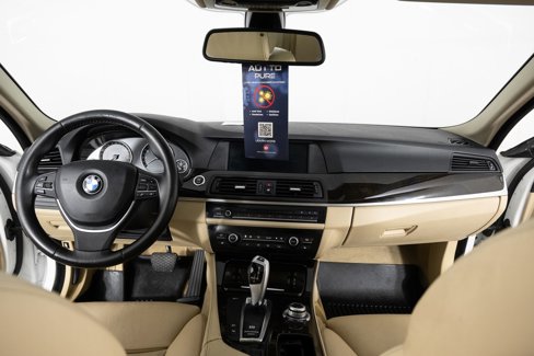 Used 2011 BMW 550i xDrive Sedan image 32