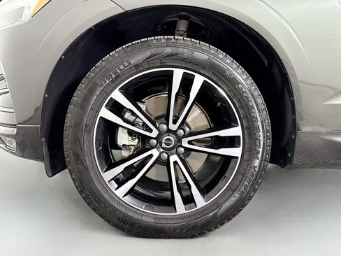 Used 2021 Volvo XC60 T5 Momentum w/ Premium Package image 31