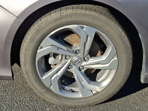 Used 2018 Honda Accord EX image 9