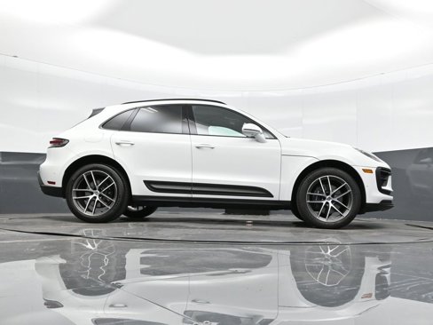 Used 2025 Porsche Macan image 39
