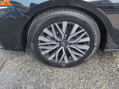 Used 2024 Nissan Altima 2.5 SV image 9