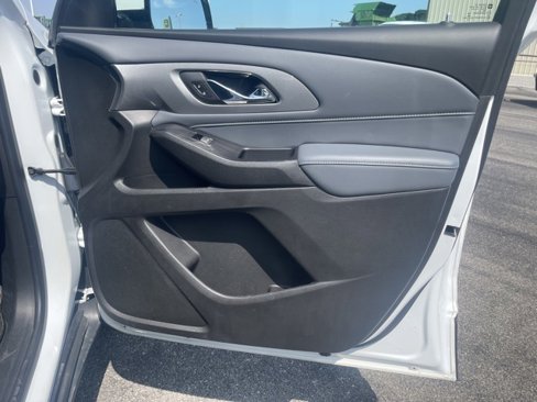 Used 2018 Chevrolet Traverse LT image 13