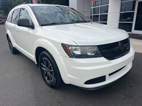 Used 2018 Dodge Journey SE w/ Blacktop Package image 2
