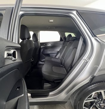 Used 2023 Kia Sportage LX image 8
