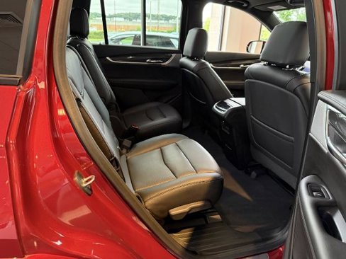 Certified 2021 Cadillac XT6 Sport w/ LPO, ONYX Package image 23