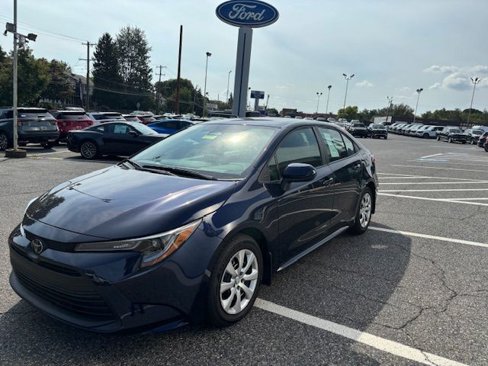 Used 2025 Toyota Corolla LE image 6