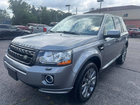 Used 2013 Land Rover LR2 HSE image 3