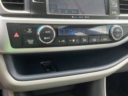 Used 2019 Toyota Highlander XLE image 12