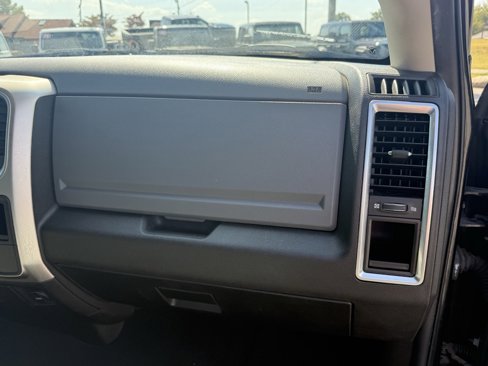 Used 2019 RAM 1500 Classic SLT image 33
