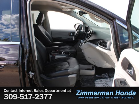 Used 2017 Chrysler Pacifica Touring-L image 21