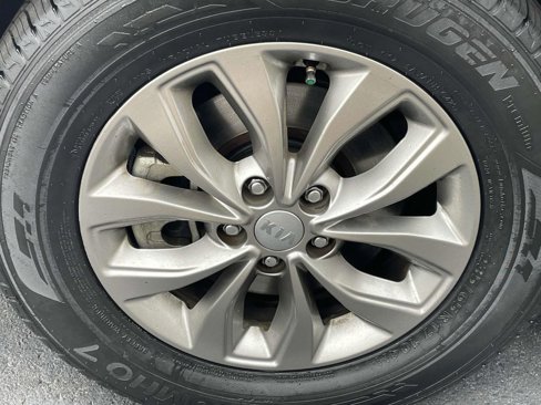 Used 2021 Kia Sedona LX image 11