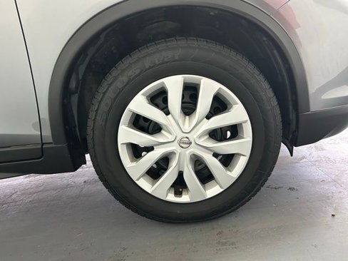 Used 2019 Nissan Rogue S image 9