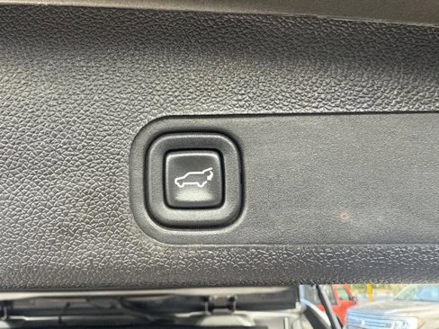 Used 2012 Chevrolet Suburban LTZ image 27
