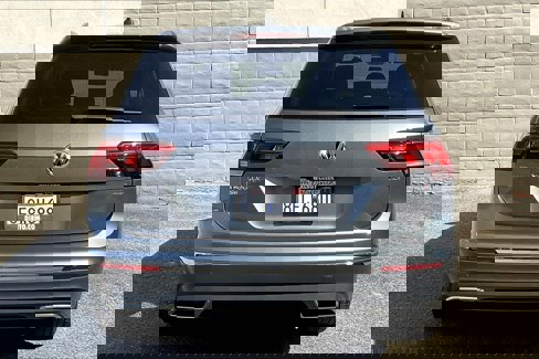 Used 2018 Volkswagen Tiguan SE w/ 18" Alloy Wheels Package image 3