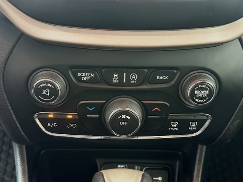 Used 2017 Jeep Cherokee Altitude image 21