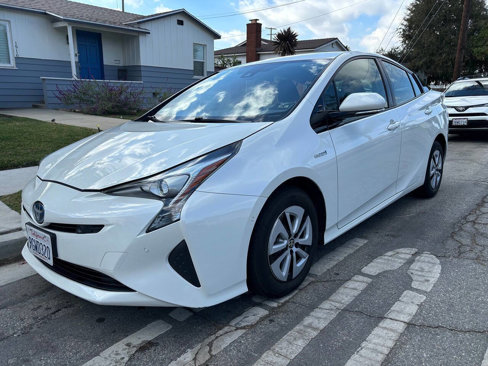 Used 2018 Toyota Prius Two image 1