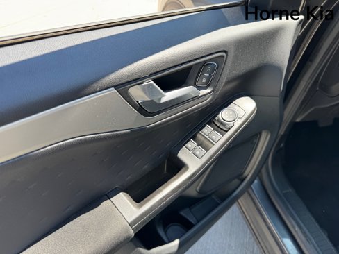 Used 2020 Ford Escape SE image 11