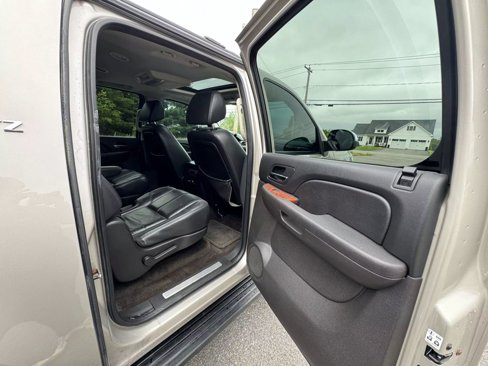 Used 2007 Chevrolet Suburban LTZ w/ LTZ Preferred Equipment Group image 19